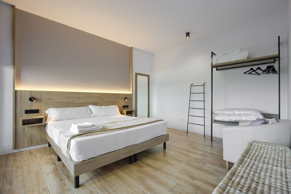 Apartemen Superior | Selimut bulu angsa, kedap suara, dan setrika/meja setrika