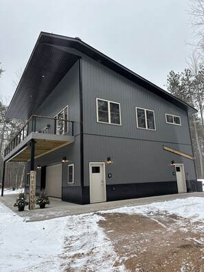 Exterior - Big Chip - 2 is in the heart of the Chippewa Flowage 20 minutes from Hayward, WI (Hayward)