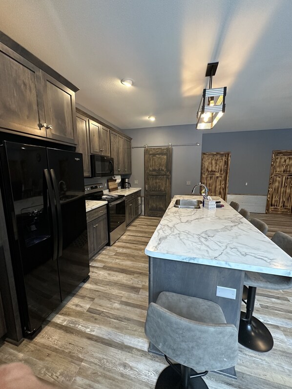 Fridge, microwave, oven, stovetop - Big Chip - 2 is in the heart of the Chippewa Flowage 20 minutes from Hayward, WI (Hayward)