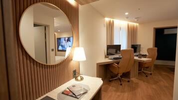 Superior King Room | Individually decorated, individually furnished, free WiFi, bed sheets