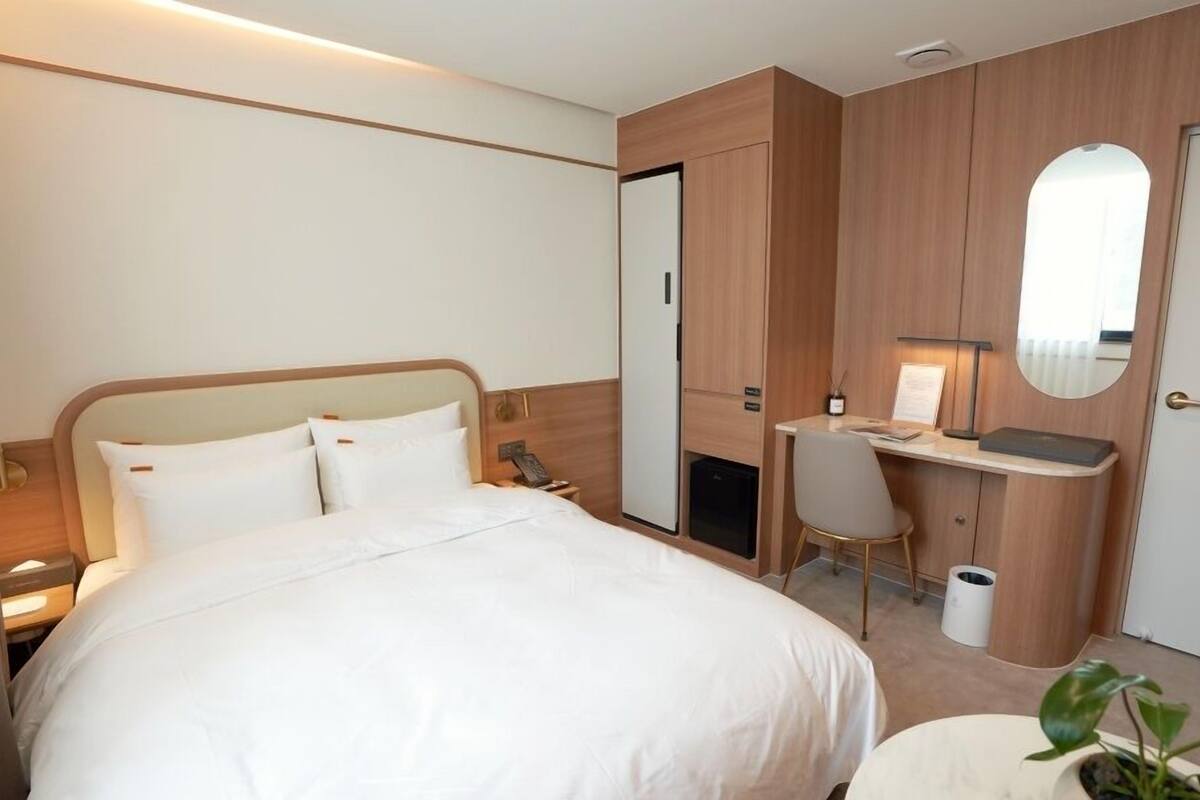 Deluxe kamer | Een bureau, gratis wifi, individueel gedecoreerd