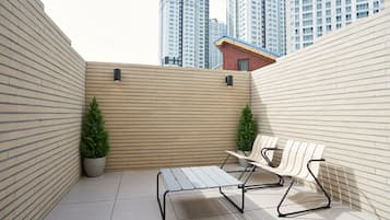 King Room - Balcony | 1 bedroom, individually decorated, individually furnished, free WiFi