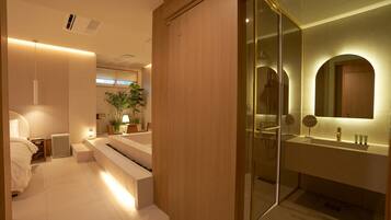 Superior Suite Room | ์์ค | ๋ฌด๋ฃ ์ธ๋ฉด์ฉํ, ํค์ด๋๋ผ์ด์ด, ๋ชฉ์๊ฐ์ด, ์ฌ๋ฆฌํผ