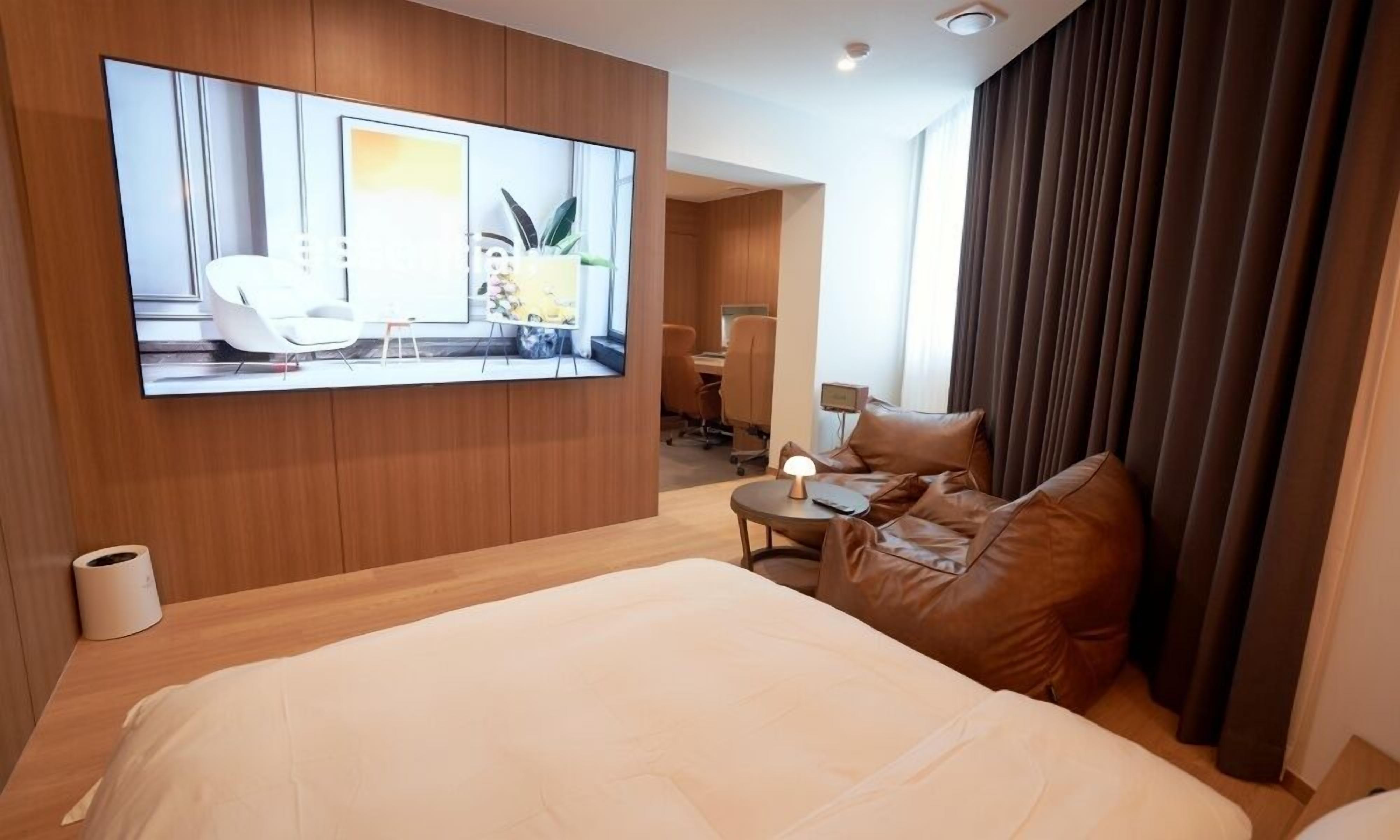 Cinema Suite | Individuell inredning, unika möbler, skrivbord och gratis wi-fi