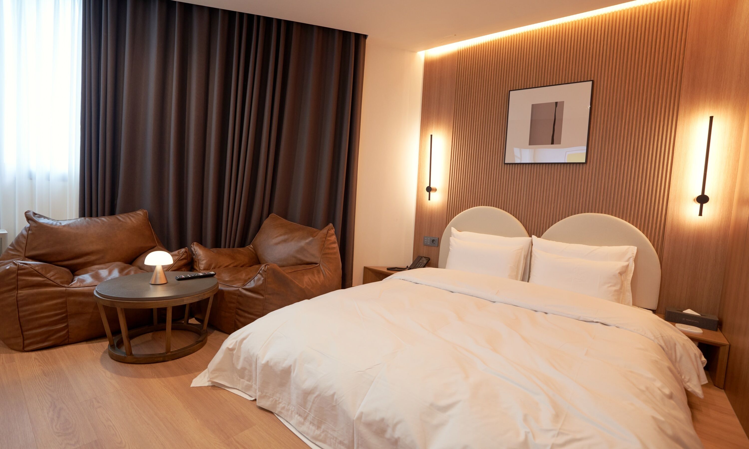 Deluxe Suite Room | 각각 다른 스타일의 인테리어, 각각 다르게 가구 비치, 무료 WiFi, 침대 시트