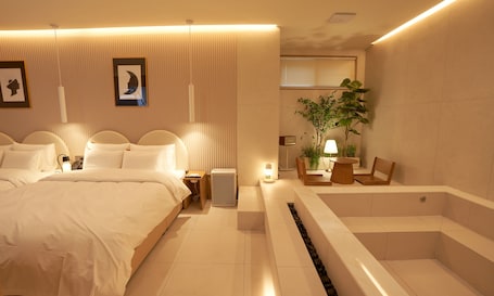 Superior Suite Room | Individually decorated, individually furnished, free WiFi, bed sheets