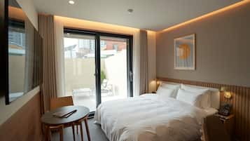 King Room - Balcony | Individually decorated, individually furnished, free WiFi, bed sheets