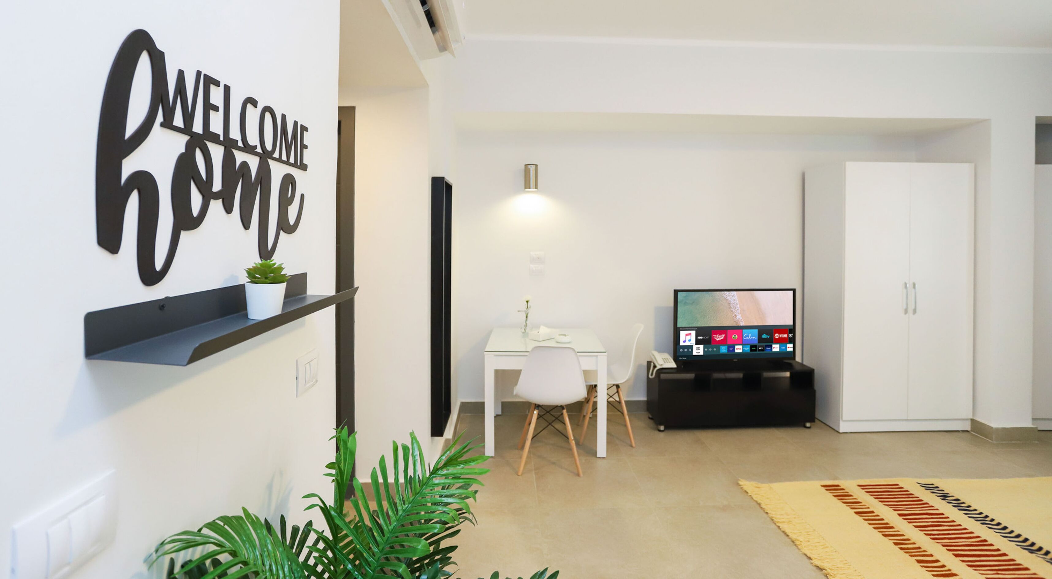 Standard Studio, 1 Queen Bed | In-room safe, iron/ironing board, free WiFi