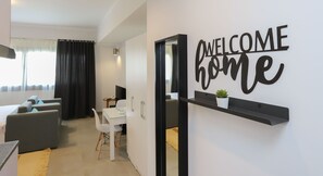 Standard Studio, 2 Twin Beds | In-room safe, iron/ironing board, free WiFi