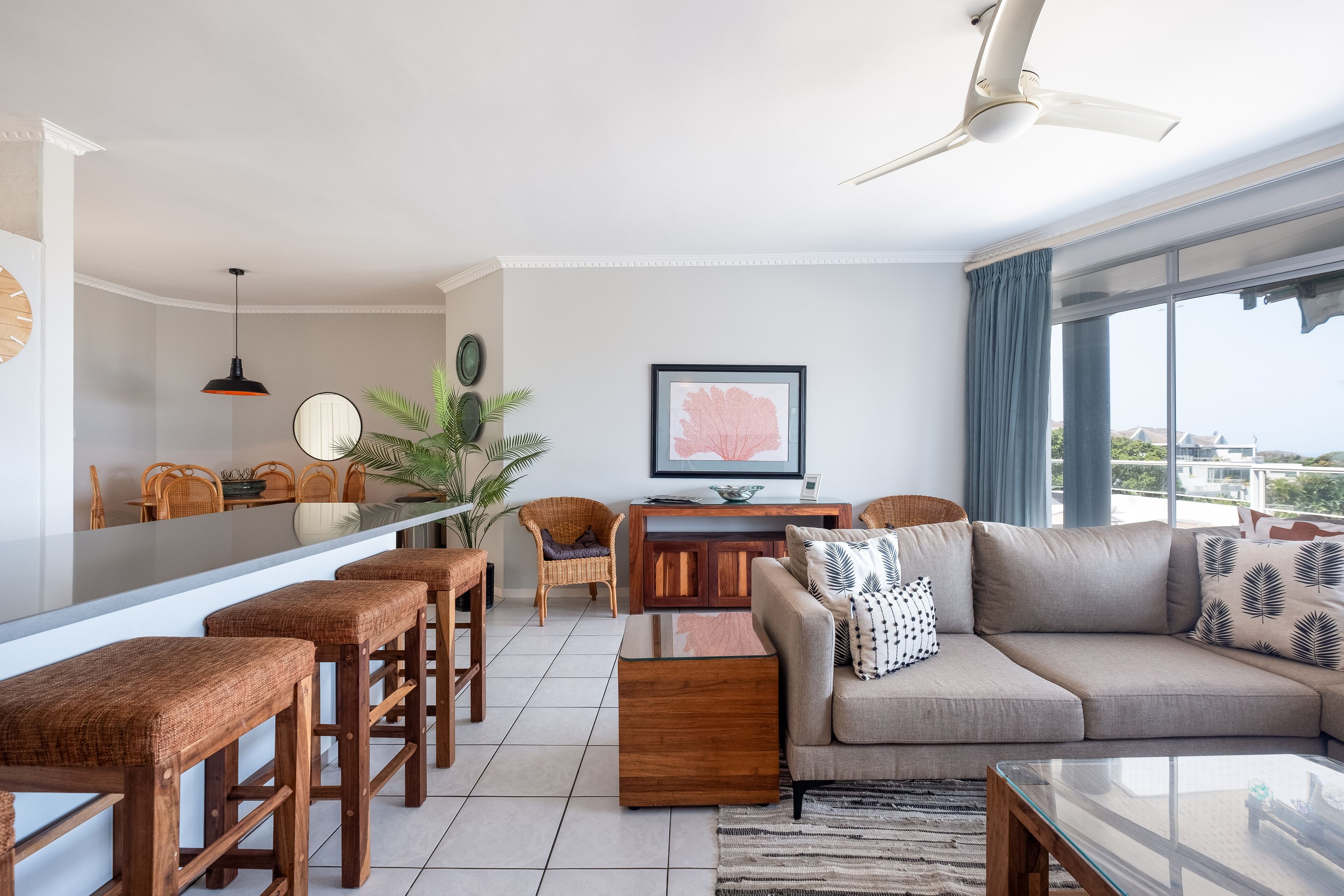 Comfort-Apartment | Wohnbereich | 32-Zoll-Flachbildfernseher mit Satellitenempfang, Netflix