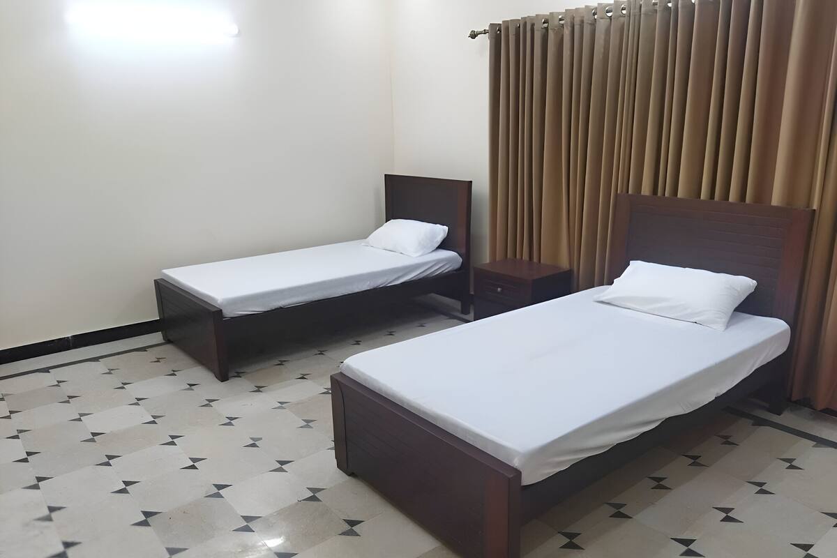 Twin Room | Iron/ironing board, rollaway beds, free WiFi, bed sheets