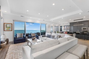 Smart TV, fireplace, offices - Escondido Escape - Modern Tri-level Mediterranean Beachfront Home (Los Angeles)