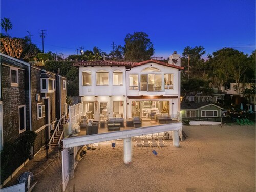 Escondido Escape - Modern Tri-level Mediterranean Beachfront Home