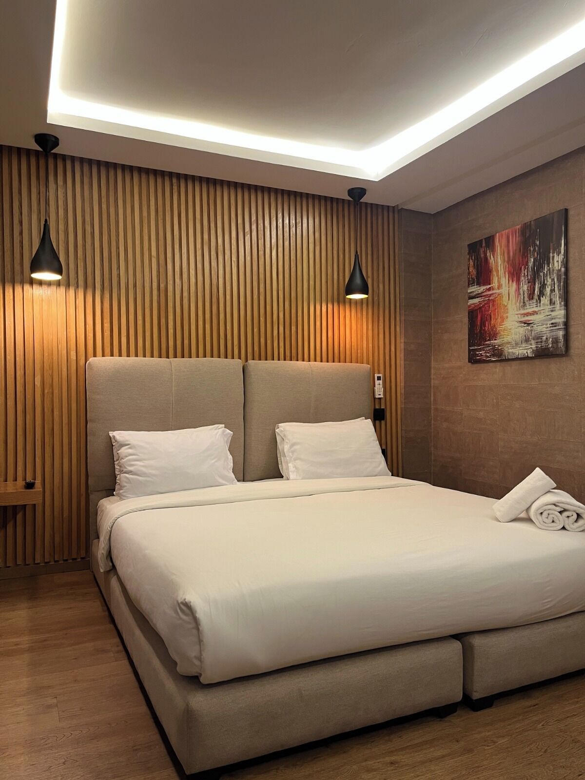 Suite estándar, vista a la ciudad | Ropa de cama de alta calidad, minibar y decoración personalizada 