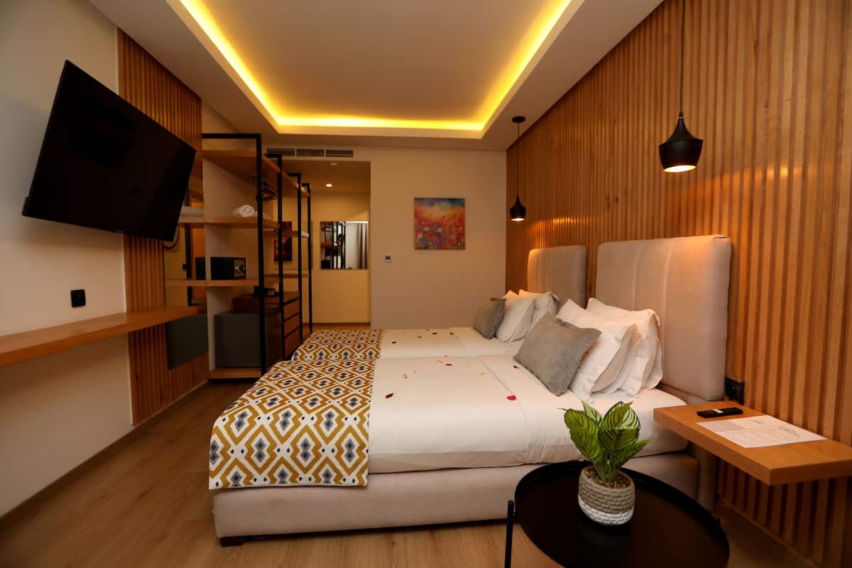 Luxe beddengoed, donzen dekbedden, een minibar, individueel gedecoreerd