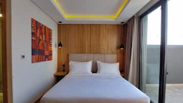 Ropa de cama de alta calidad, minibar y decoración personalizada