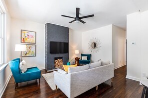 Interior - Delta View Retreat Suites (Cincinnati)