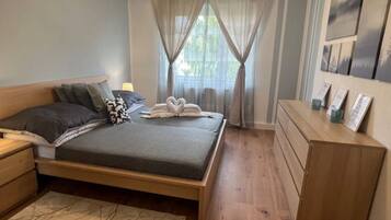 2 Schlafzimmer, Reisekinderbett, kostenloses WLAN, Bettwäsche