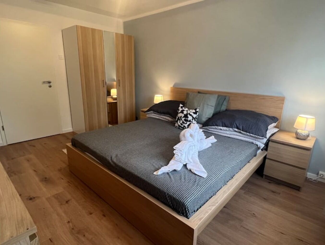 2 Schlafzimmer, Reisekinderbett, kostenloses WLAN, Bettwäsche