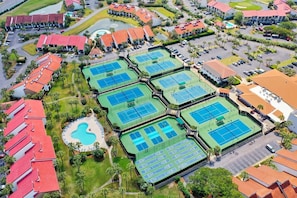 Sports court - OZsome Beach Retreat ~ Edgewater Tower 2 ~ 2 Bed + Bunks ~ Beachfront Sleeps 10 (Panama City Beach)