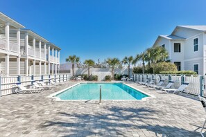 Pool - Seagrove "Beach Vibes" 3 BR Sleeps 9 Golf Cart Rent 3 nights, get 4th FREE! (santa rosa beach)