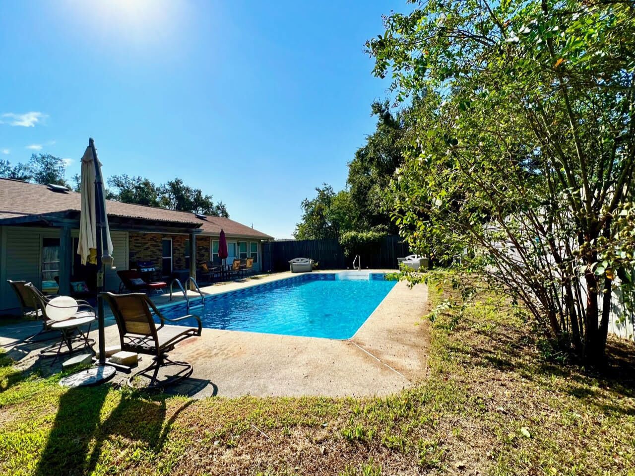 Pool fun / Booking Fast for Spring Break / Walk to the Beach