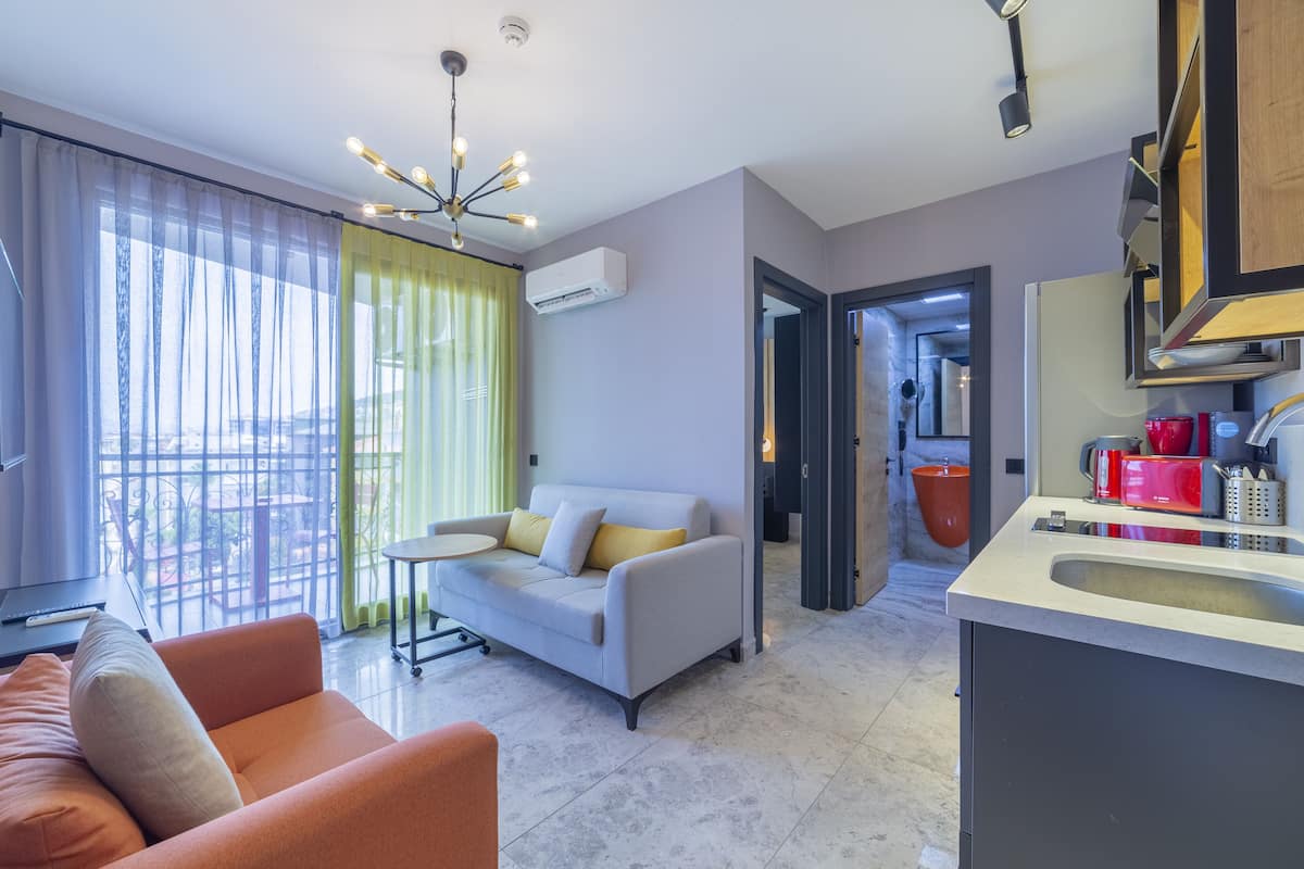 Superior Apartment | 1 bedroom, Egyptian cotton sheets, premium bedding, in-room safe