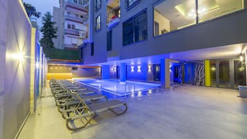 Outdoor pool, pool loungers