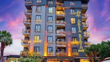 Vista frontal de la propiedad