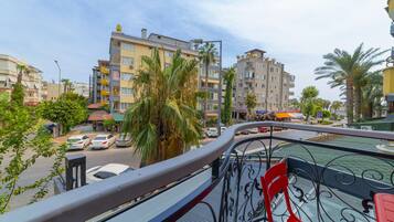 Deluxe Double Room with Side Sea View | Vista desde la habitación