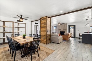 Dining - Home in the Heart of Glendale (Glendale)