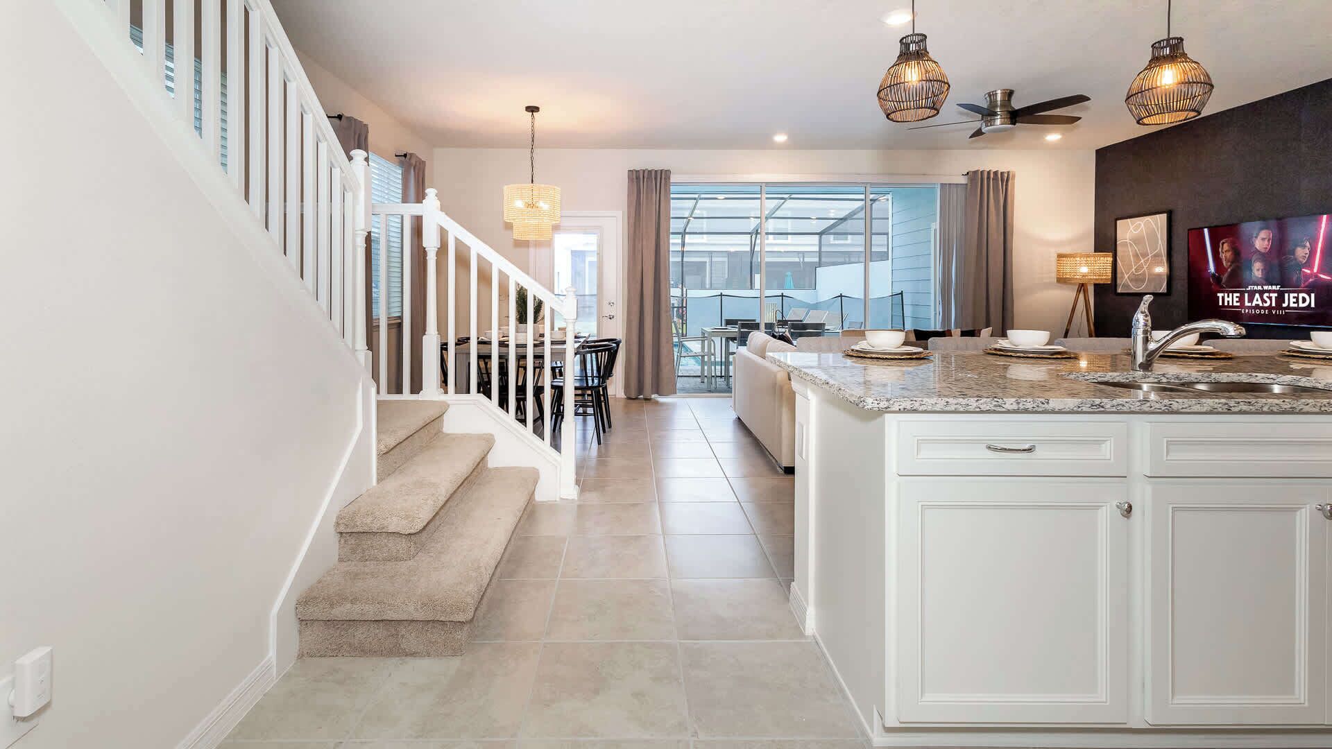 المنشأة من الداخل