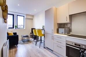 Apartamento estándar | Zona de estar | Una Smart TV