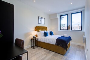 Standard Apartment - Hybrid Resi - Cheam  (Sutton)