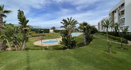 Superbe Appartement Avec Grande Piscine, à 5 Minutes de la Plage !