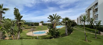 Superbe Appartement Avec Grande Piscine, à 5 Minutes de la Plage !