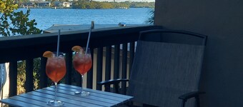 Private Beach, 2nd Floor studio. Private entrance, bath, walk or bike downtown.