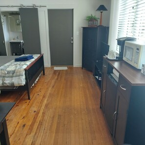1 bedroom, desk, iron/ironing board, free WiFi