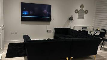 Apartment, 2 Queen Beds | Fitness facility