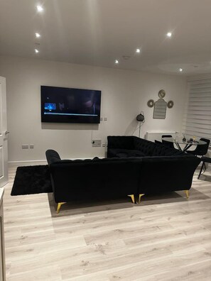 Apartment, 2 Queen Beds | Fitness facility - Luxury 2-bed Apartment in Barking (Barking)