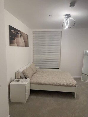 Apartment, 2 Queen-Betten | 2 Schlafzimmer, Bügeleisen/Bügelbrett, kostenloses WLAN, Bettwäsche