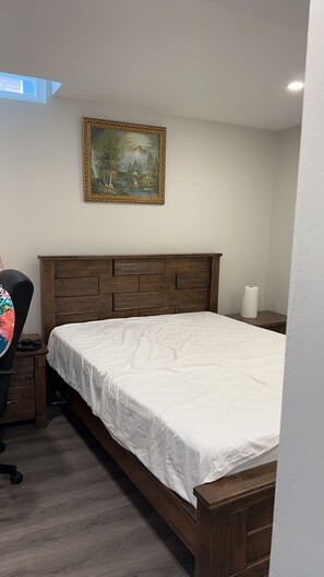 2 habitaciones, escritorio, tabla de planchar con plancha y wifi gratis 