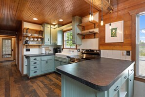 Fridge, microwave, oven, stovetop - Home ON Lake Huron~Close to Mackinac Isl~ATV Trail (cedarville)