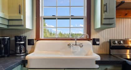 Home ON Lake Huron~Close to Mackinac Isl~ATV Trail