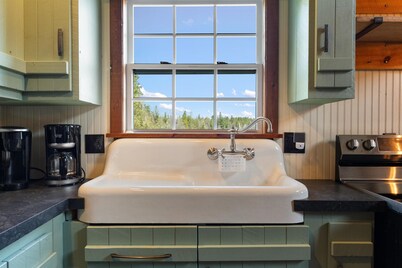 Home ON Lake Huron~Close to Mackinac Isl~ATV Trail