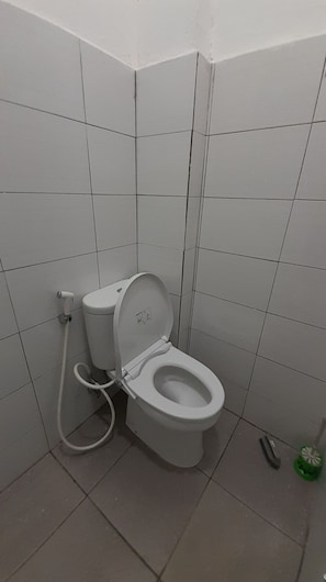 Basic Double Room | Bathroom | Shower, towels, soap