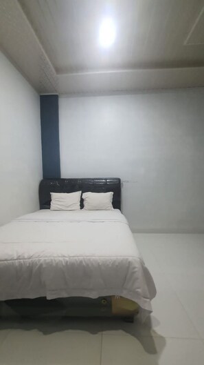 Basic Double Room - Hotel O Modena Homestay Syariah Near SD Negeri 101798 Deli Tua (Medan)