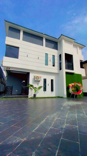 Fachada da propriedade