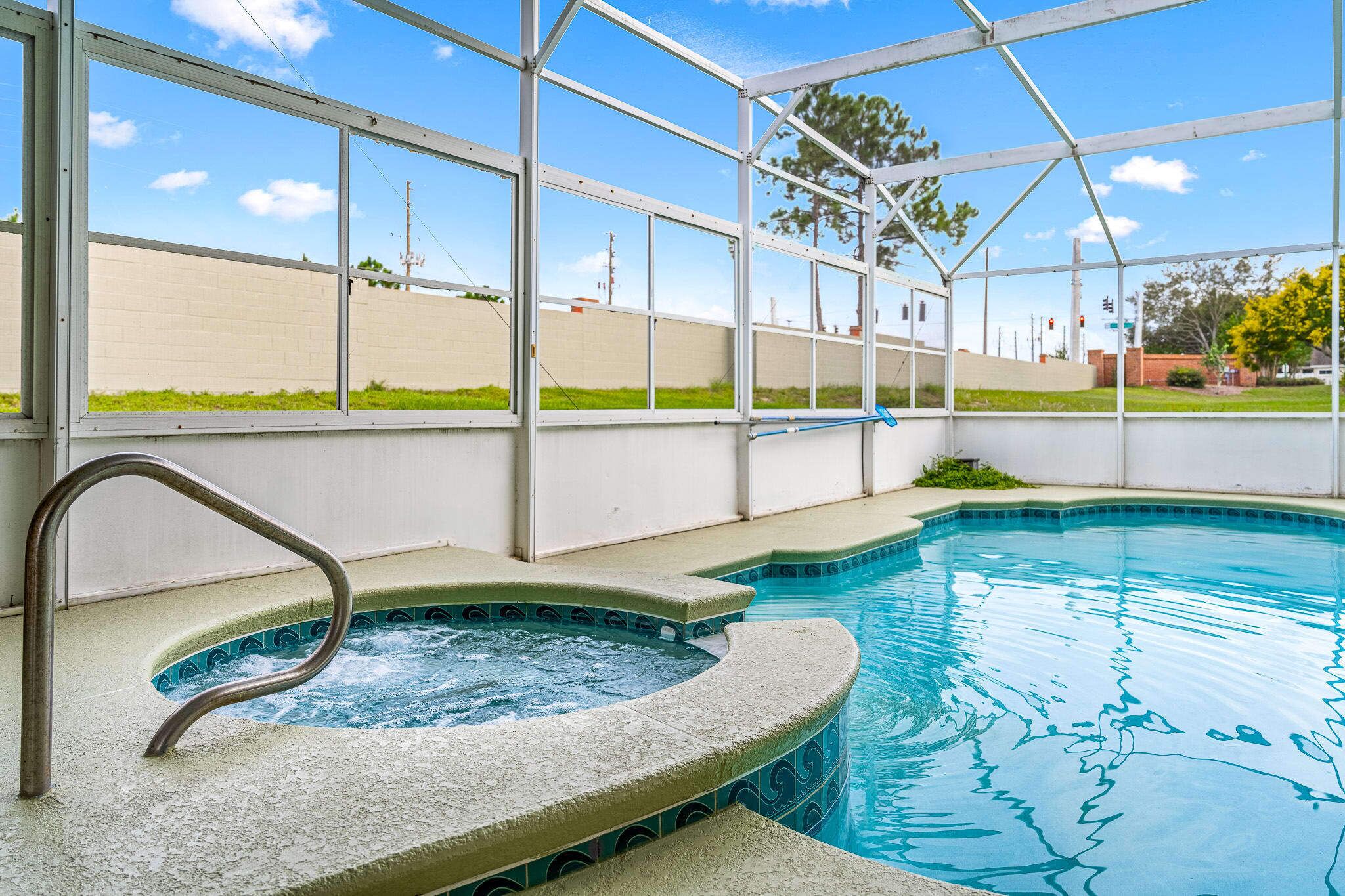 4BR w/ Private HEATED Pool + Hot Tub + Grill
