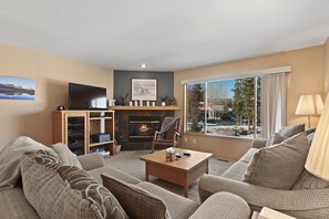 TV, fireplace - Your Perfect Alpine Retreat in the heart of Frisco CO (Frisco)